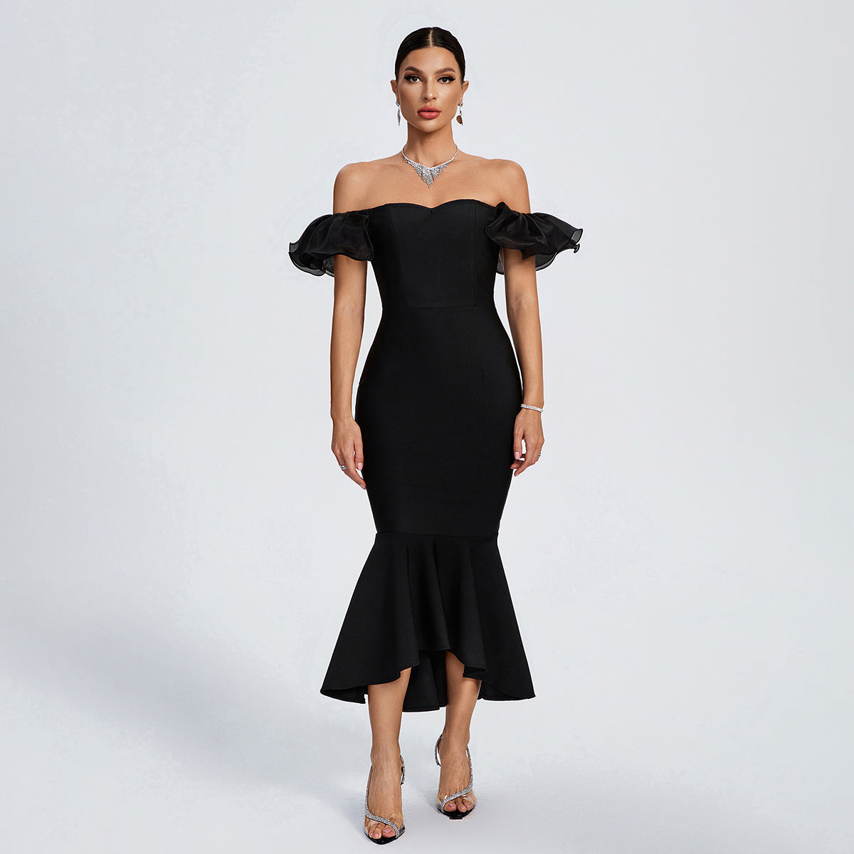 Model wearing Alleigh bandage dress – South African women’s fashion