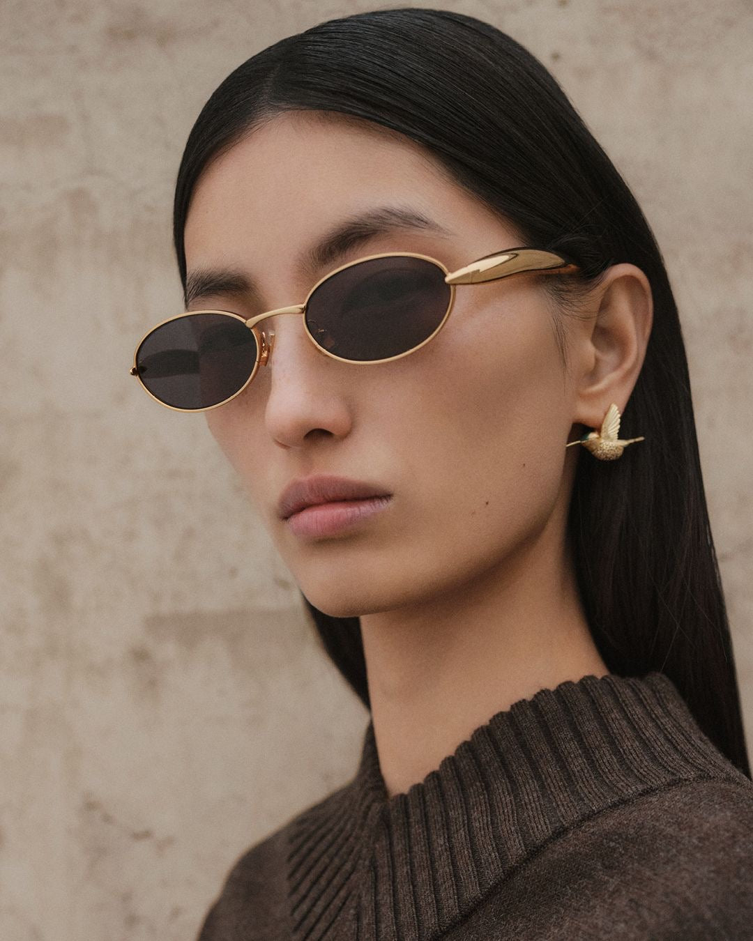 Small Oval Retro Sunglasses – Gold Frame Black Lens Vintage Shades