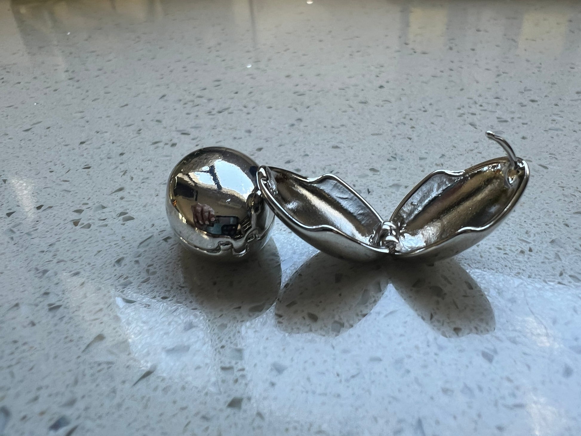 Rounded silver statement earrings in stainless steel – elegant sculptural design
