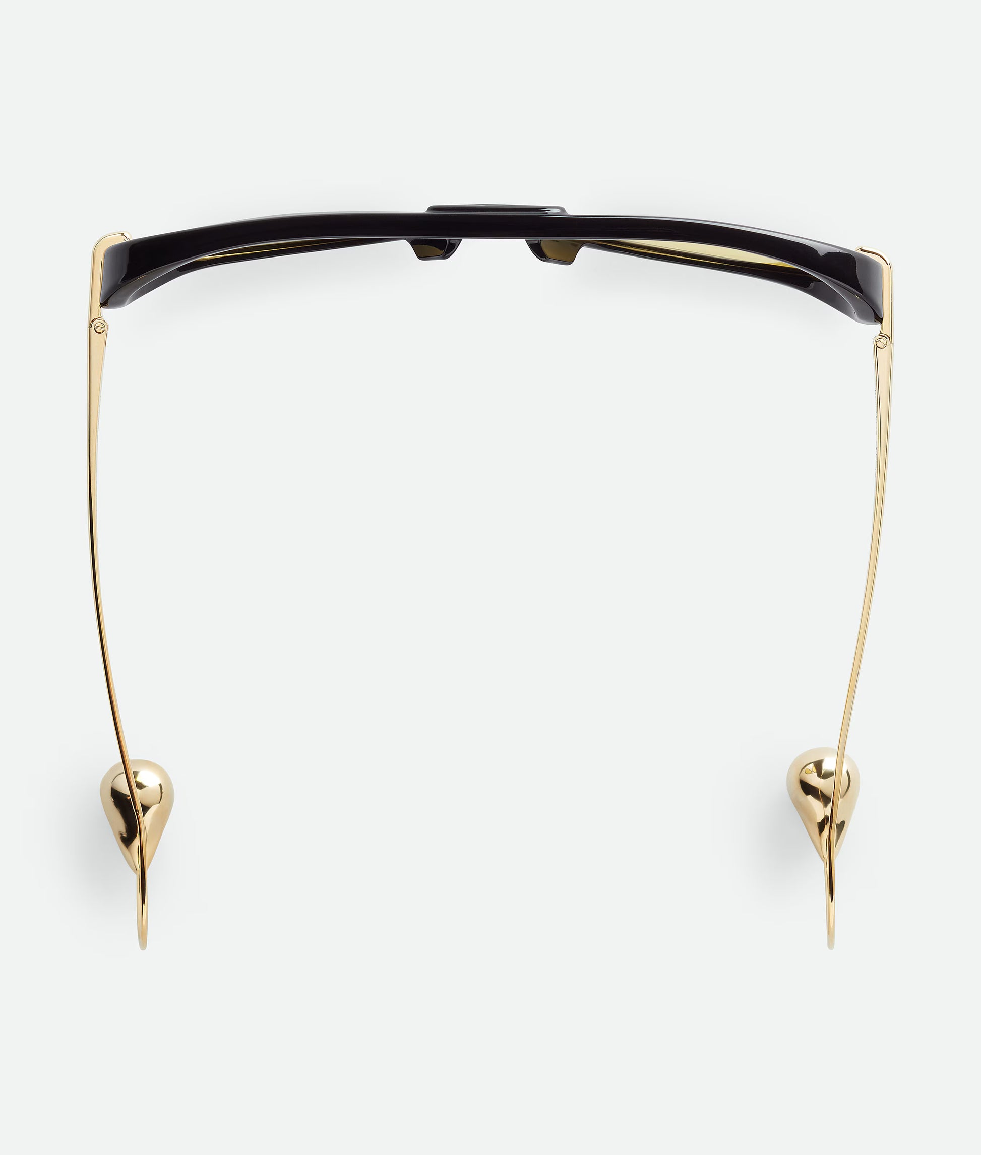 Trendy oversized pilot style sunglasses with retro brown tinted lenses